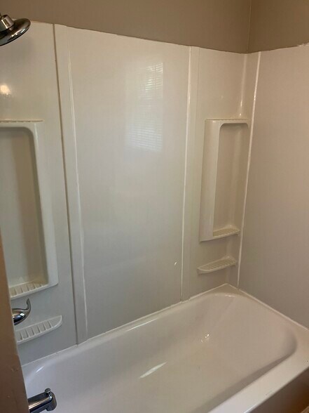 Building Photo - 856 Redwood Dr