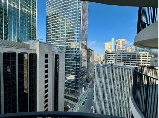 Building Photo - 300 N State St