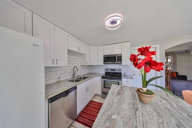 Building Photo - 6025 Florida Cir S