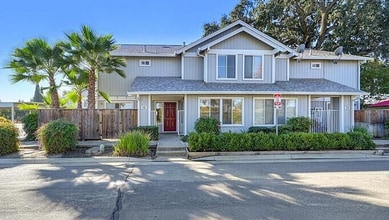 Building Photo - 315 N Cottonwood St