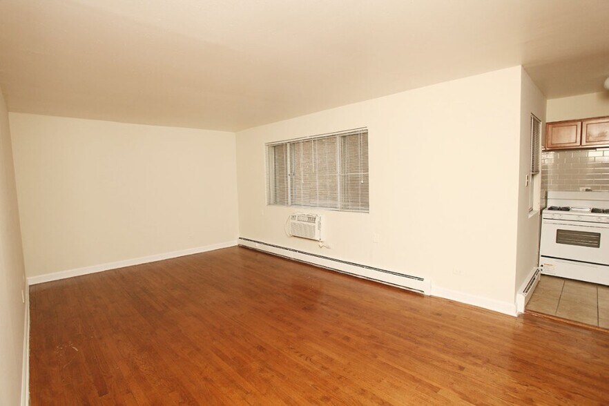 Building Photo - 5851 N Winthrop Ave