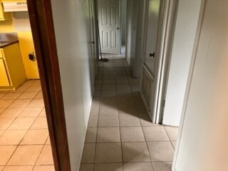 Hall Way - 602 Lynn Pl