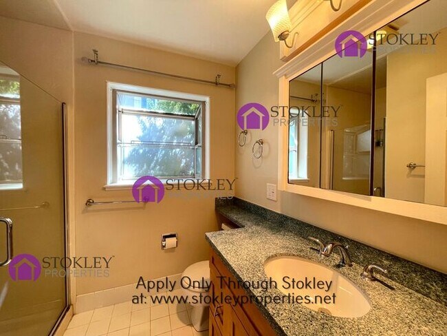Building Photo - 17650 Mayflower Dr