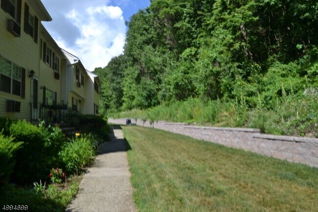 Building Photo - 322 Richard Mine Rd
