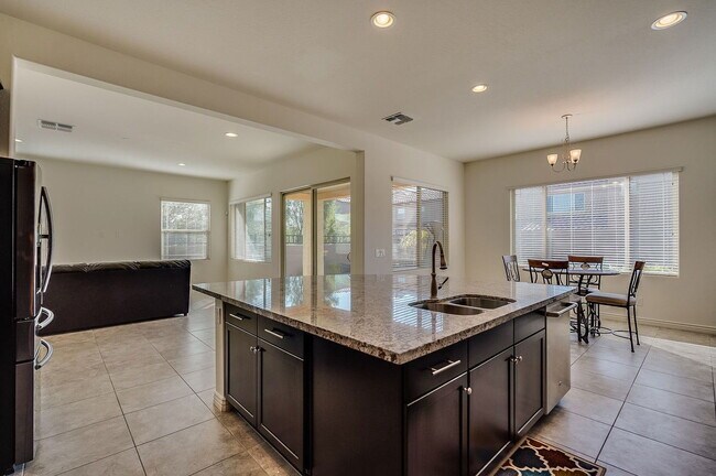 Building Photo - 4529 E Vista Bonita Dr