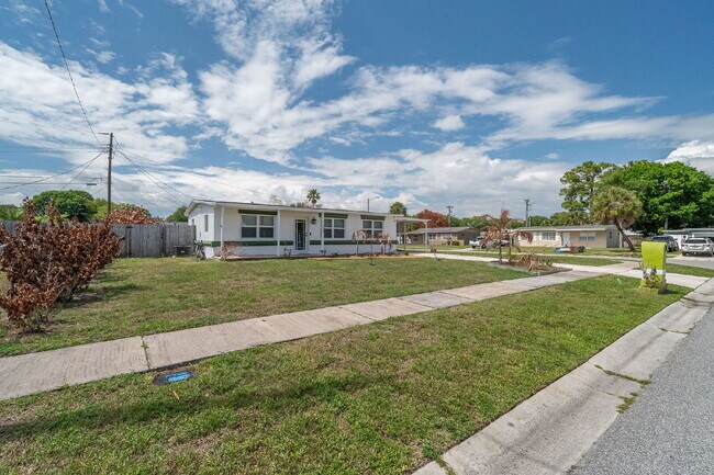 Building Photo - Remodeled 3/2 in Central Merritt Island!