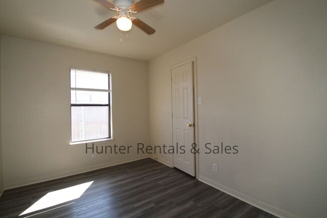 Building Photo - 5203 Daybreak Dr