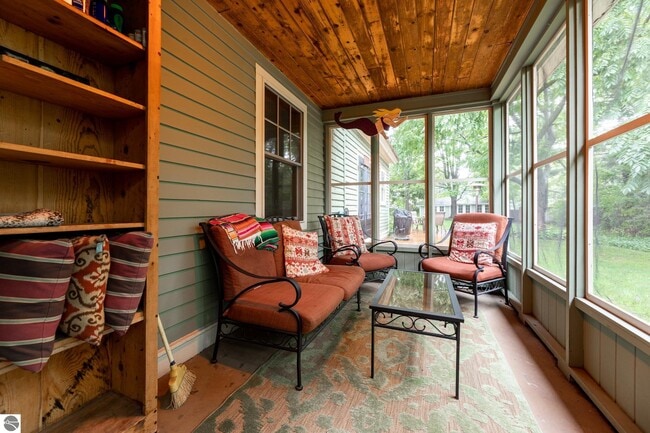 Building Photo - 828 Washington St