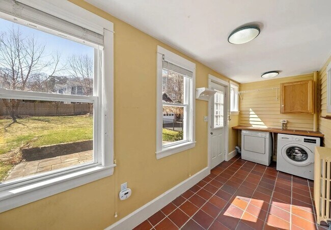Building Photo - 14 Morse Ct