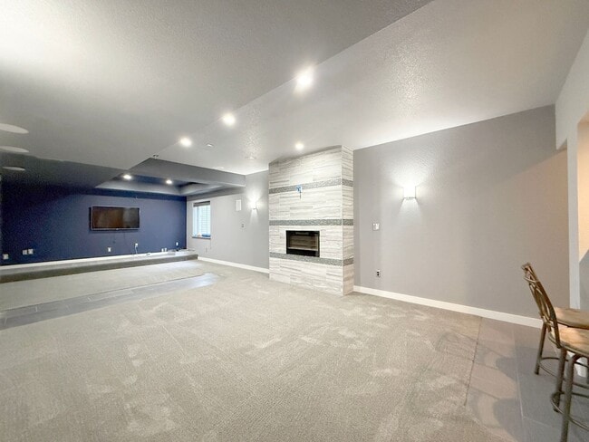 Building Photo - Rare Mountain View Gem for Rent in Erie!