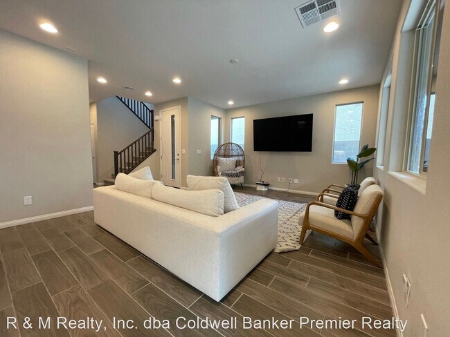 Building Photo - 12483 Point Sierra St