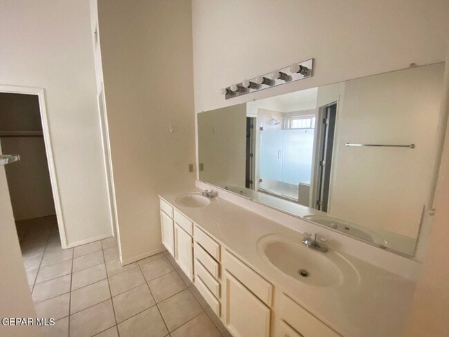 Building Photo - 12601 Meadow Gate Dr