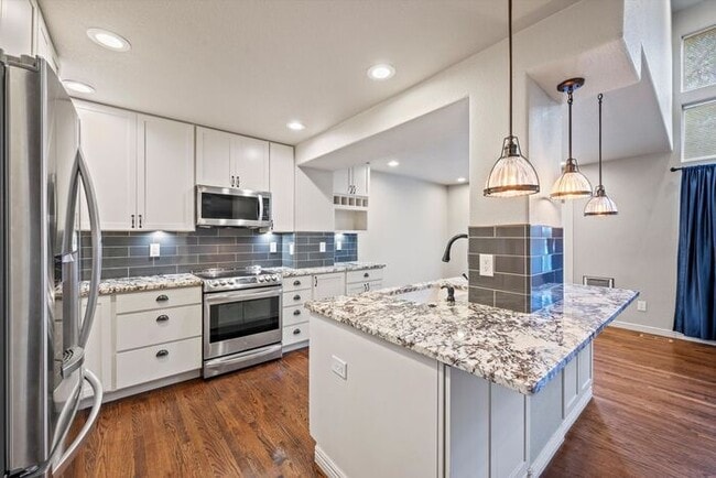 Building Photo - Beautiful 4-Bedroom Home in Lakewood with Finished Basement & Private Backyard