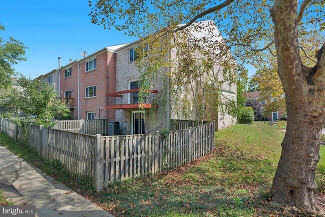 Building Photo - 10738 Bridlerein Terrace