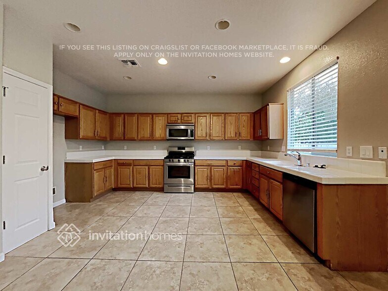 Building Photo - 6311 Surfbird Ln