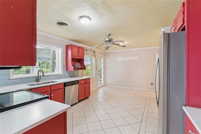 Building Photo - 1407 Sycamore Ave