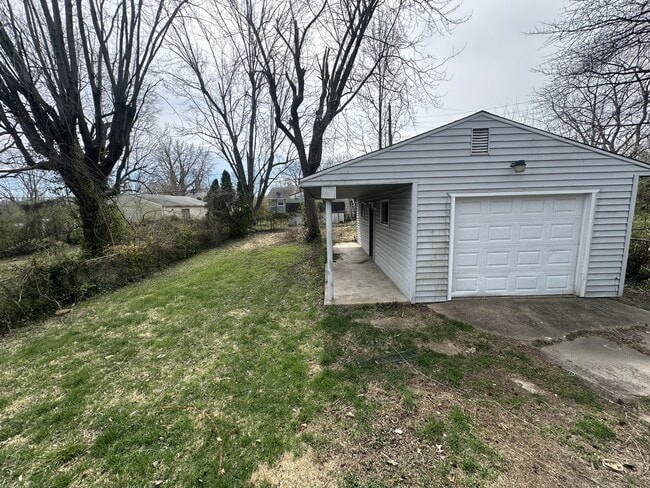 Building Photo - 400 Lancashire Rd