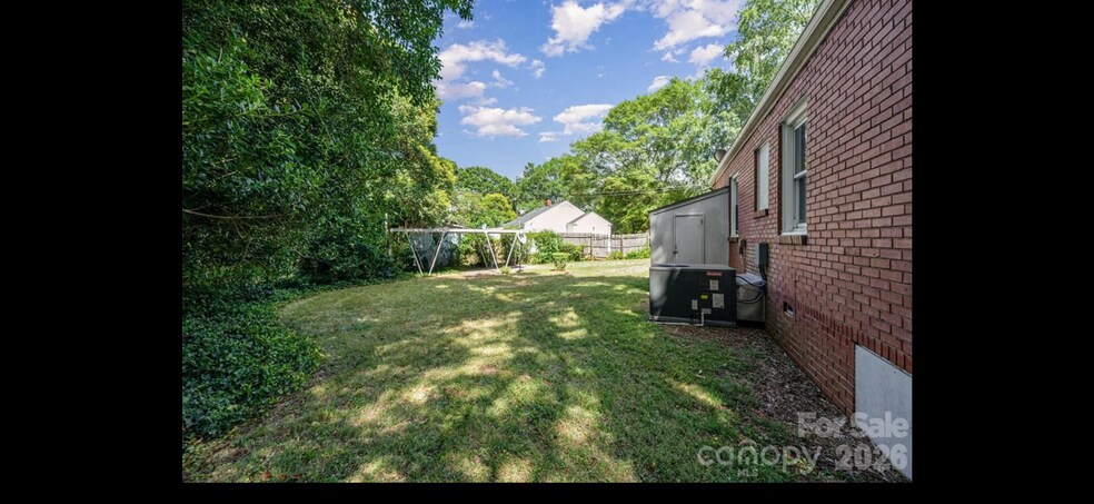 Building Photo - Room in House on Dublin Rd