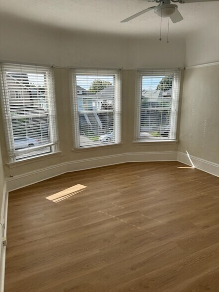 Building Photo - 852 55th St