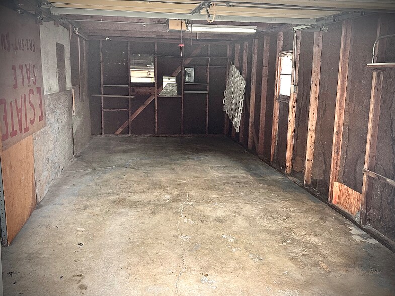 Building Photo - 1223 Army Post Rd