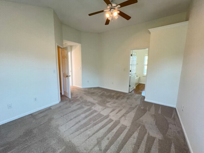 Building Photo - 1513 Clarendon Way