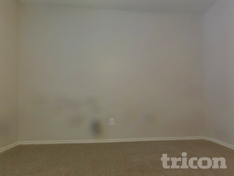 Building Photo - 16661 Woodside Dr