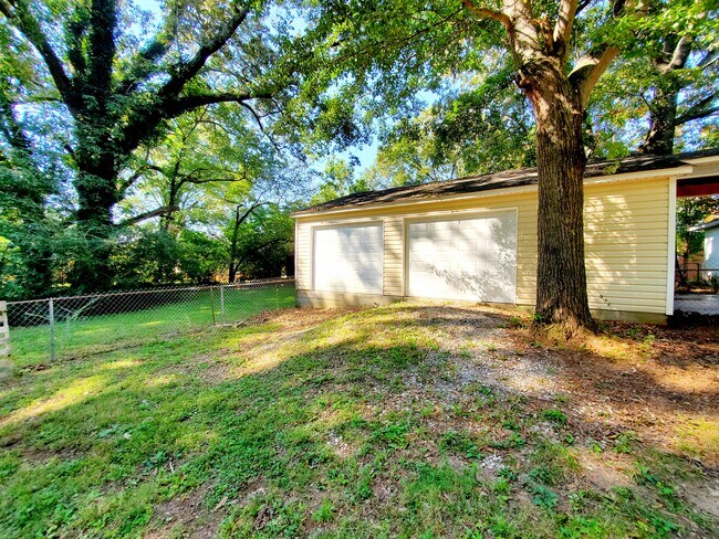 Building Photo - 117 Meadow Dr