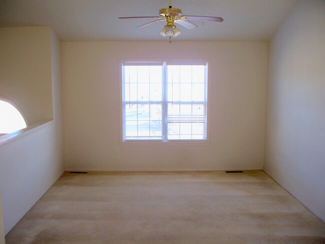 Building Photo - GET TWO WEEKS RENT FREE!