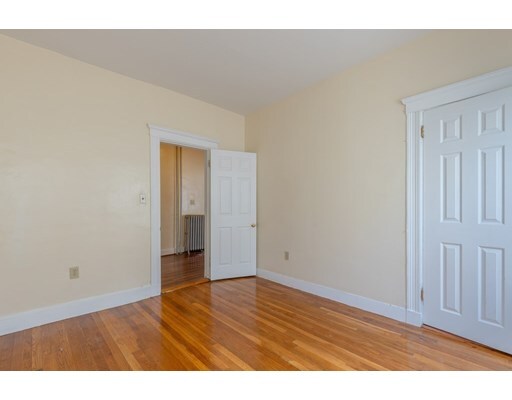 Building Photo - 16 Roxton St