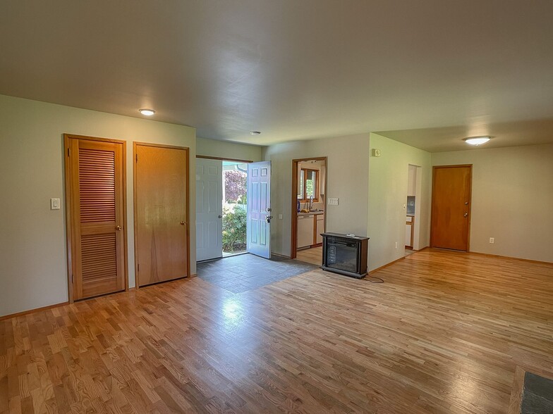 Building Photo - 30827 21st Ave SW