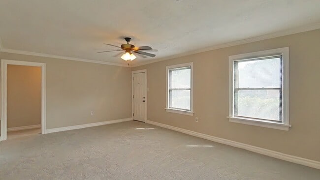 Building Photo - 1307 NW Maple Ave