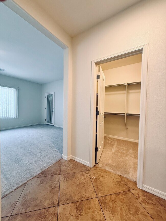 Building Photo - Beautiful Sun City Anthem home-55+ Community Available Now!