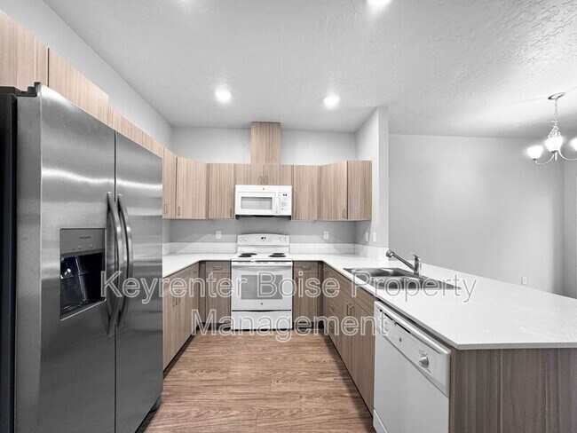 Building Photo - 4265 N Reed Ln