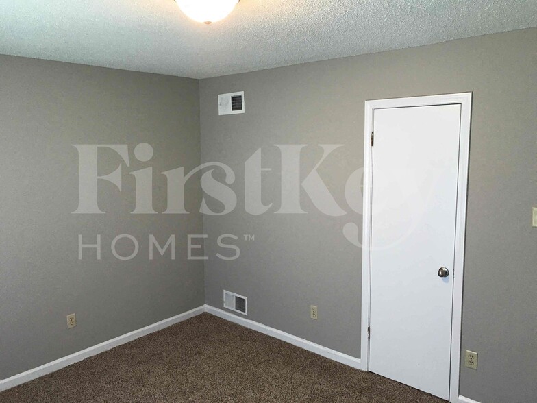 Building Photo - 5015 Hickory Bark Dr