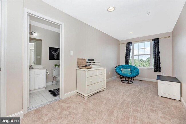 Building Photo - 10202 Woodthrush Dr