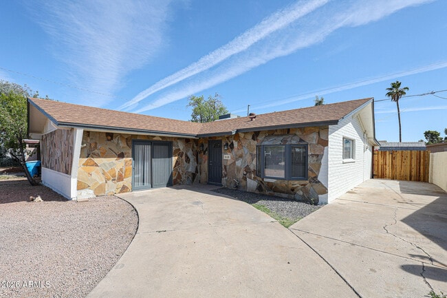 Building Photo - 3119 W Country Gables Dr