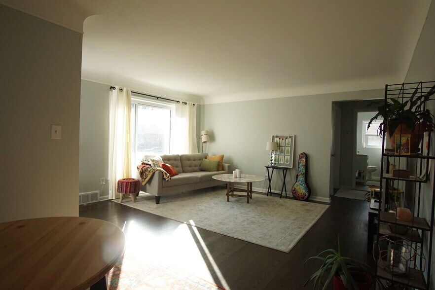 Living Room - 24330 Manistee St