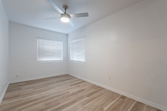 Building Photo - 920 E Elm St