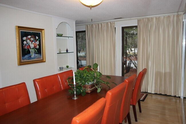 Building Photo - 532 Old Stone Brook