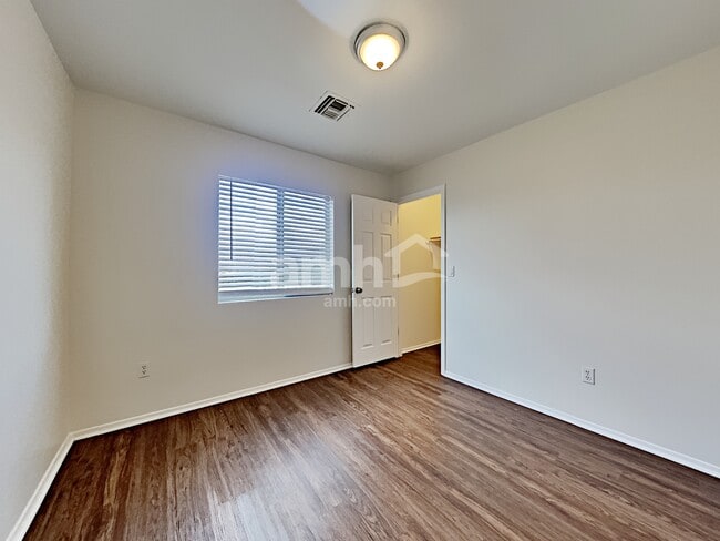 Building Photo - 341 W Amber Hawk Ct