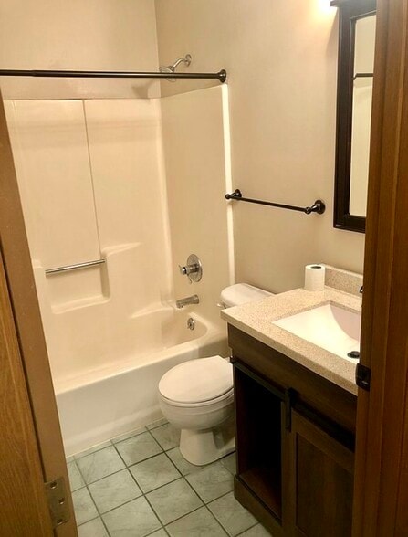 Nice updated bathroom - 158 Hartford Ct