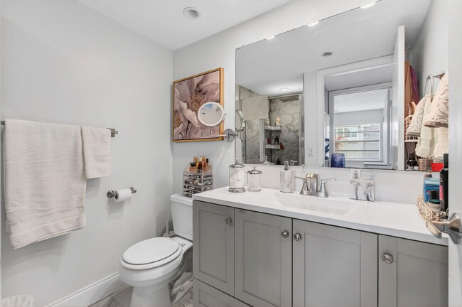 Building Photo - 292 Piedmont G