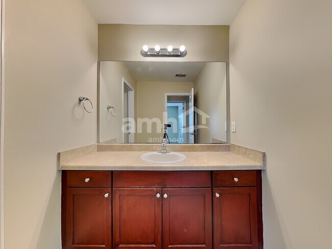 Building Photo - 25 Concordia Ct