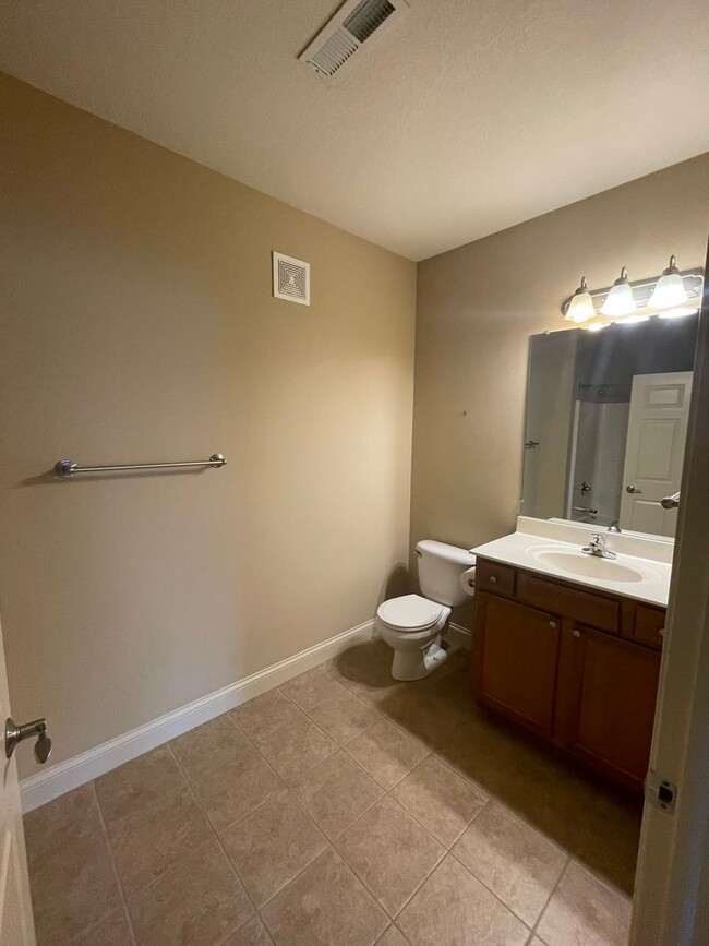 Building Photo - AVAILABLE NOW!!!  Beautiful 2 bedroom, 2 b...