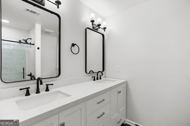 Building Photo - 335 Harris Rd