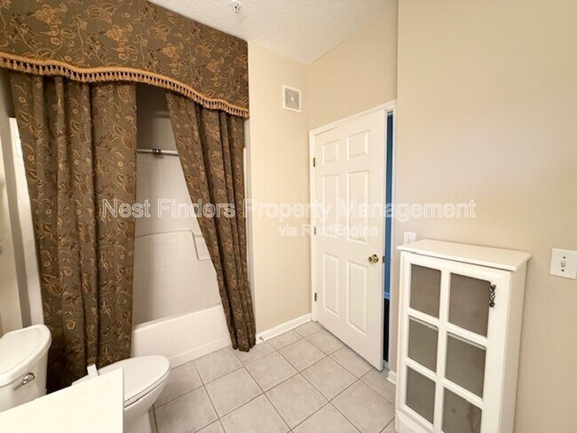 Building Photo - 7801 Point Meadows Dr