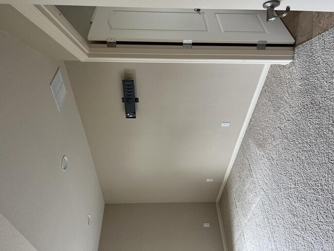 Building Photo - 15715 SE Bybee Dr