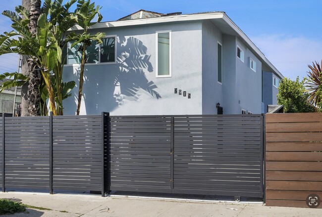 Building Photo - 2915 Hauser Blvd