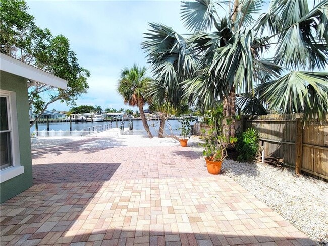 Building Photo - 314 Bahia Vista Dr