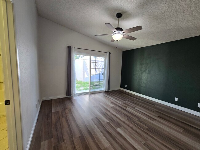 Building Photo - 2835 La Vida Dr